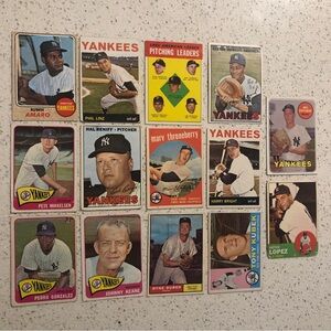(14) 1960s Topps New York Yankees Baseball Cards with Elston Howard Tony Kubek